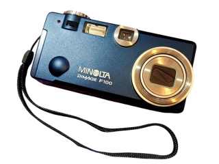Minolta DiMAGE F100 – Retro Aparat Cyfrowy z 2002 Roku | 4 MP | Oryginalny Zestaw BOX