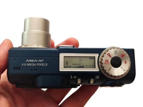 Minolta DiMAGE F100 – Retro Aparat Cyfrowy z 2002 Roku | 4 MP | Oryginalny Zestaw BOX