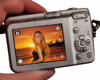 Nikon Coolpix L5 – aparat cyfrowy srebrny retro y2k