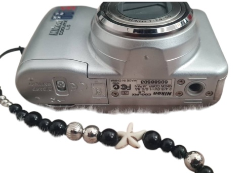 Nikon Coolpix L5 – aparat cyfrowy srebrny retro y2k