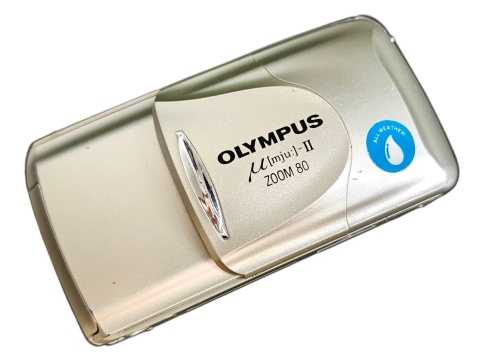 Olympus µ[mju:]-II Zoom 80 – Kultowy topowy aparat analogowy z zoomem 35mm